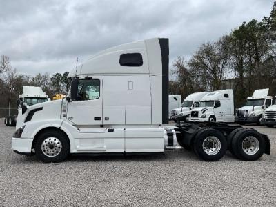 2018 Volvo VNL64T670 Sleeper Truck - Thumbnail 2