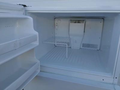 Magic Chef Refrigerator and Freezer Apartment Size Like New - Thumbnail 5