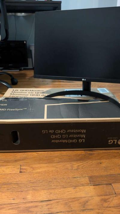 Customize PC Setup with 2k LG Monitor and microphone - Thumbnail 2