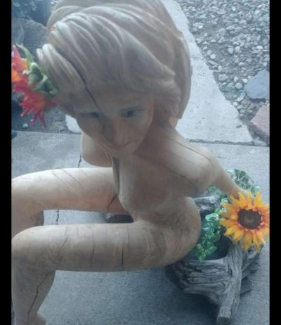 lifesize hand  chainsaw wood woman - Thumbnail 3