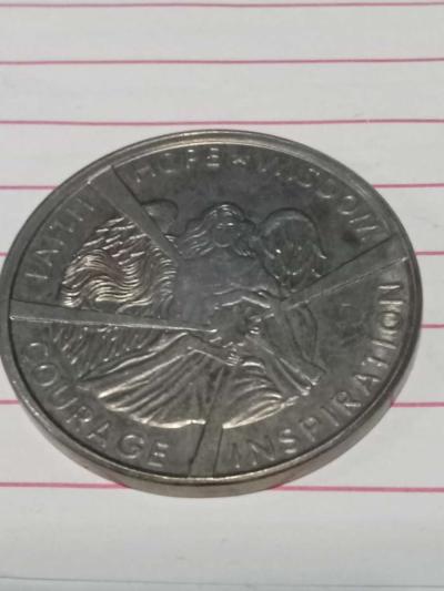 metal coin with  woman on it - Thumbnail 2
