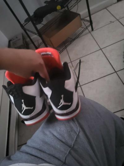 used jordans size 10 both for 25 - Thumbnail 2