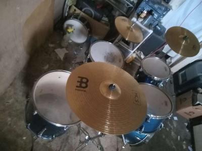 Drumkit TAMA Imperial star5 piece and  hi hats and 2 cymbals - Thumbnail 2
