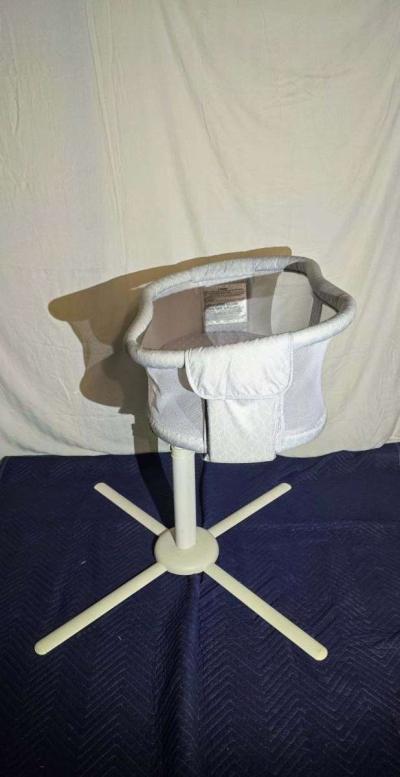 halo swivel bassinet - Thumbnail 3