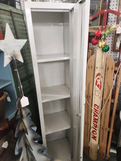 White metal chimney cabinet in great condition - Thumbnail 2