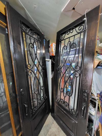 beautiful Mahogany Solid good front doble door 72x95 - Thumbnail 4