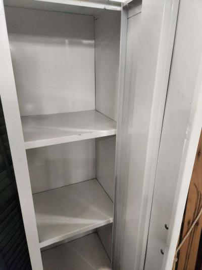 White metal chimney cabinet in great condition - Thumbnail 3