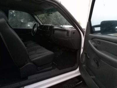 03 Chevy Silverado 2500  HD - Thumbnail 4