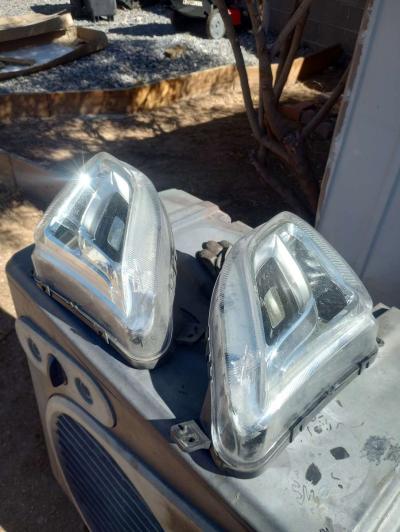 2018 to 2021 Chevy equinox headlights and fog lights - Thumbnail 4