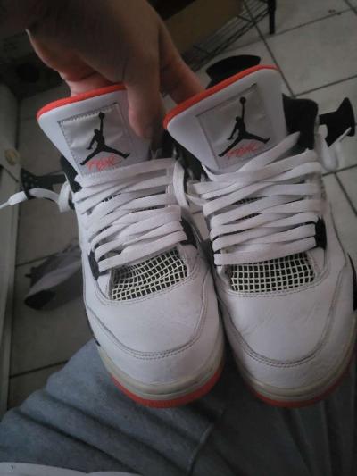 used jordans size 10 both for 25 - Thumbnail 3