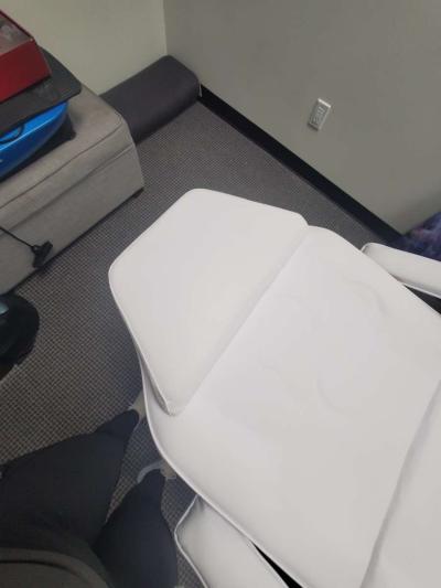 massage or tattoo table - Thumbnail 4