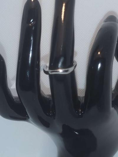 Wavy Retro Geometric Ring - Thumbnail 2