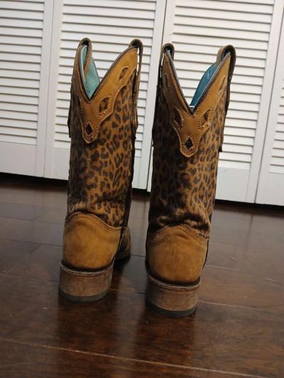 Corral handcrafted boots for men size 6 point 5 and women 8 - Thumbnail 3