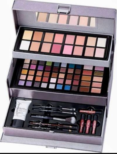 ULTA Flirty and Flawless Makeup Kit - Thumbnail 3