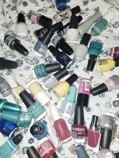over 100 bottles of fingler nail polish - Thumbnail 6