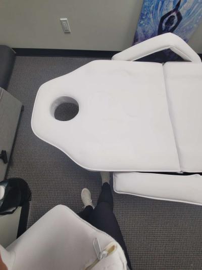 massage or tattoo table - Thumbnail 6