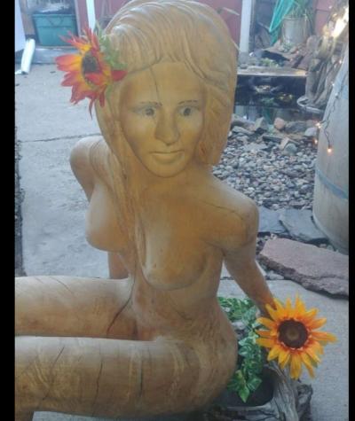 lifesize hand  chainsaw wood woman - Thumbnail 5