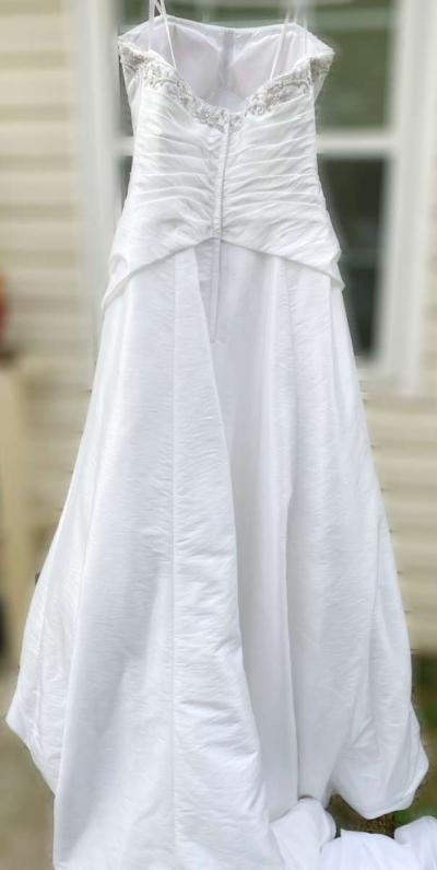 Size w12 DaVinci Wedding Dress Plus Slip Veil - Thumbnail 3