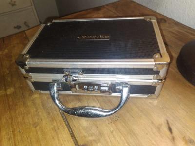 Vaultz Locking Medicine Case with Combination Lock - Thumbnail 3