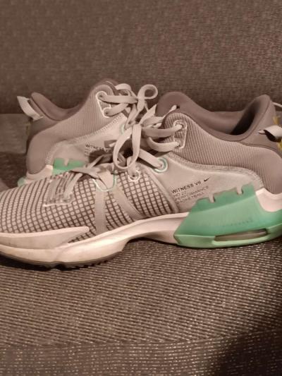 LeBron witness 7s size 13 - Thumbnail 3