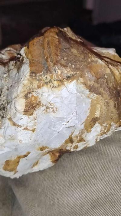 Native American portable rock art - Thumbnail 4