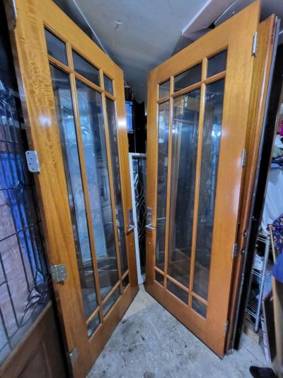 Mahogany Solid good front doble door 72x95 asking for price - Thumbnail 3