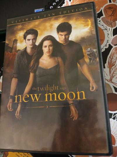 Twilight Saga  2 New Moon DVDs - Thumbnail 4