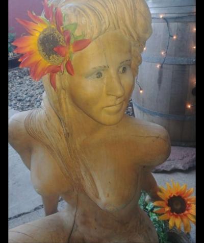 lifesize hand  chainsaw wood woman - Thumbnail 2