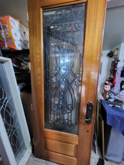 beautiful Mahogany Solid good front doble door 72x95 - Thumbnail 6