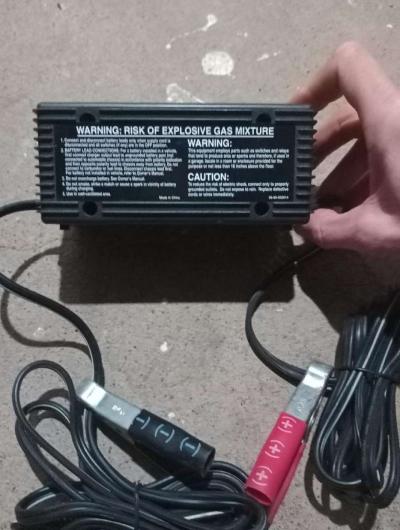 Duralast 15 Amp Battery Maintainer - Thumbnail 2