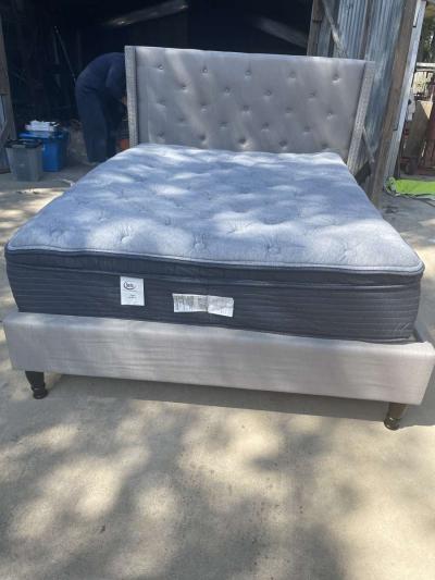 bedding and bed frame set - Fayetteville, North Carolina