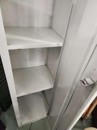 White metal chimney cabinet in great condition - Thumbnail 4