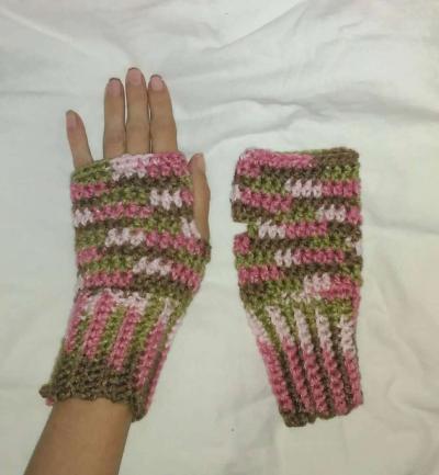Beautiful Warm Fingerless Gloves - Thumbnail 2