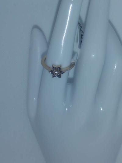 White Flower Chic Rhinestone Ring - Thumbnail 2