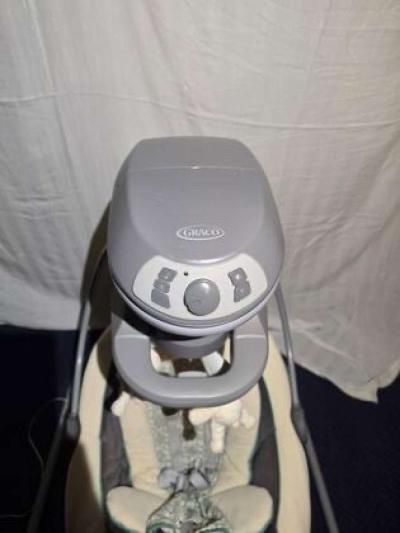 Graco swing and bouncer - Thumbnail 4