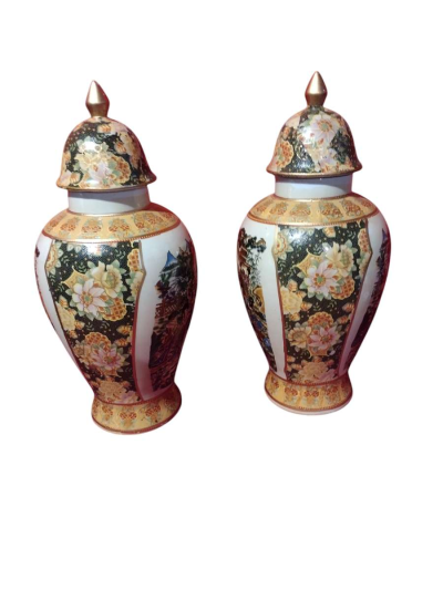 pair of large beautiful Chinese or Japanese vases - Thumbnail 3