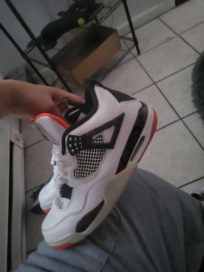 used jordans size 10 both for 25 - Thumbnail 4