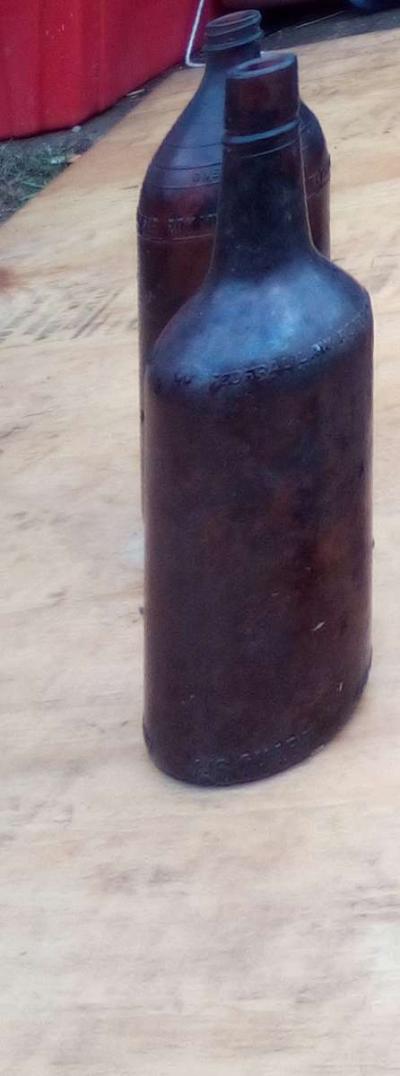 vintage jugs and bottles used but still in great shape - Thumbnail 3