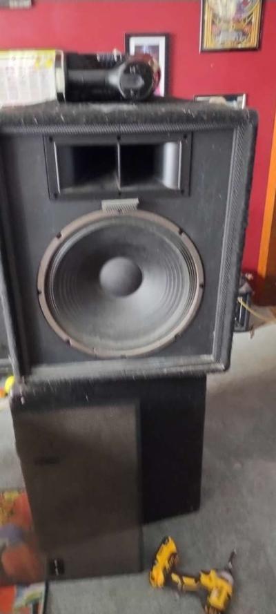 Pair of Fender 115xp powered speakera - Thumbnail 5