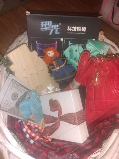 Girls Christmas gift basket - Thumbnail 4