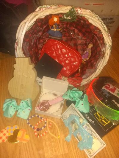 Girls Christmas gift basket - Thumbnail 6