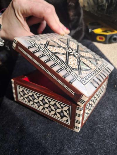 Antique Handcrafted Mother of Pearl Trinket Box - Thumbnail 3