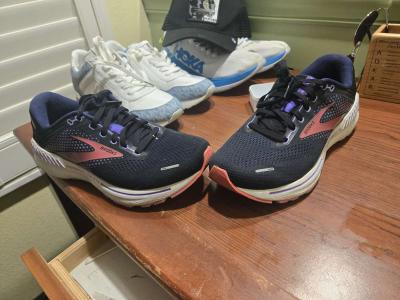 5 pair of womens shoes  Michael Kohrs are brand new - Thumbnail 5