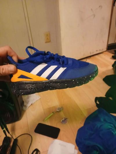 Adidas boys shoes size 5 like brand new - Thumbnail 3
