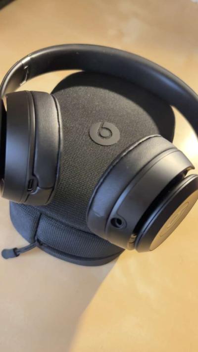 Beats by Dre Wireless Bluetooth Headphones - Thumbnail 4