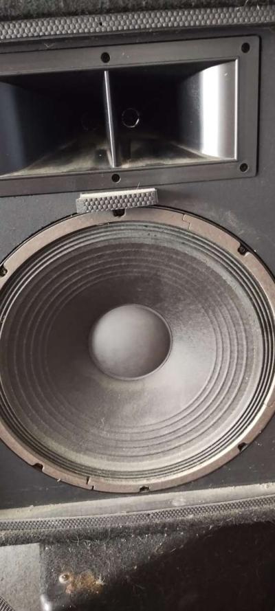 Pair of Fender 115xp powered speakera - Thumbnail 2