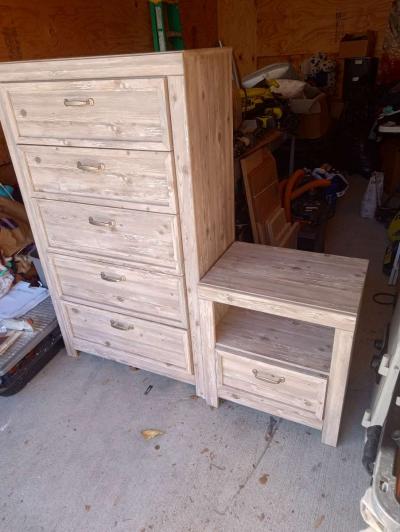 Ashley chest 5 drawer and matching nightstand - Thumbnail 3