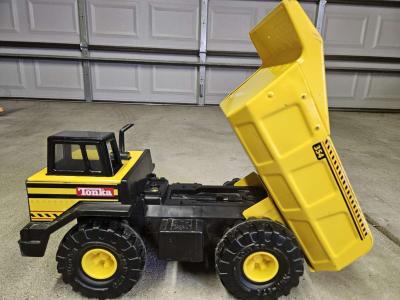 Tonka Construction Dump Truck 354 Yellow - Thumbnail 2