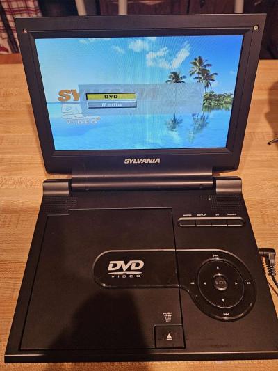 Sylvania 9 Portable DVD Player - Thumbnail 3