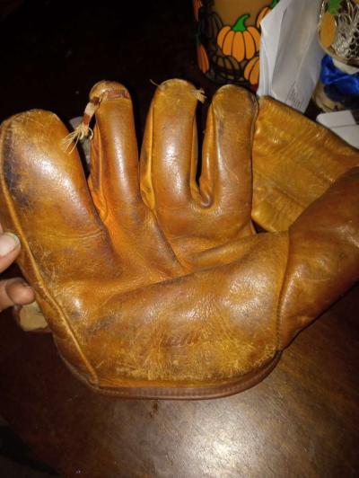 old baseball glove - Thumbnail 2